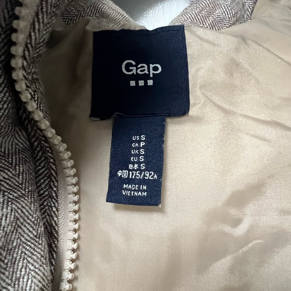 Gap puffy vest - Picture 2 of 5